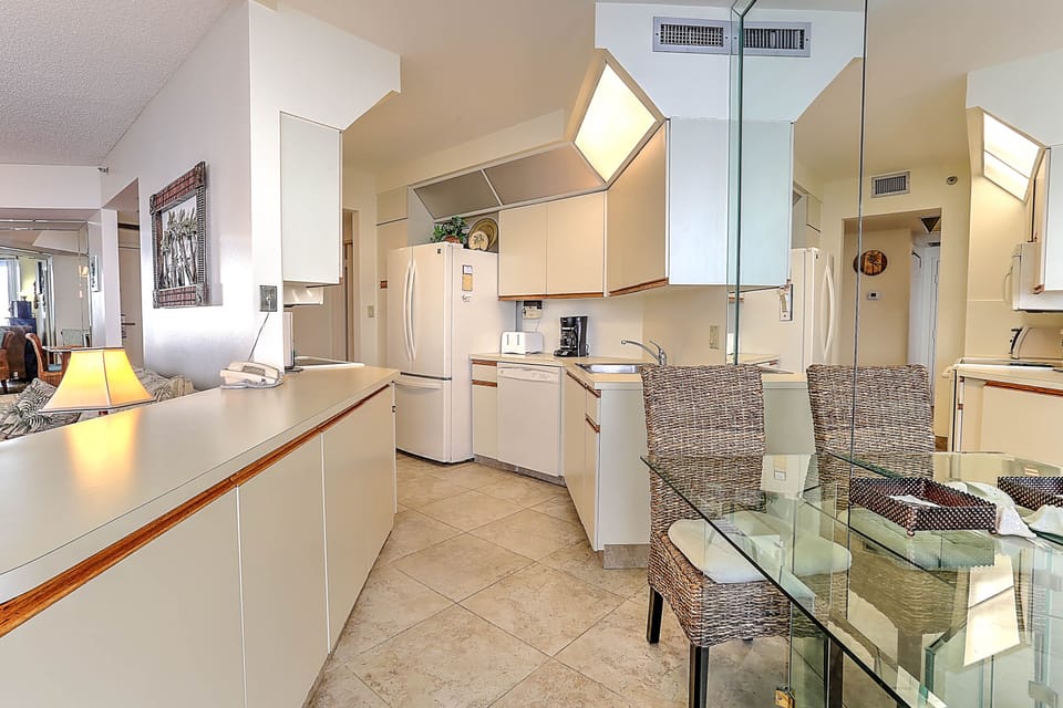 Kitchen with 2nd table area