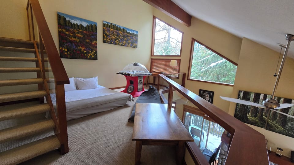 Loft w/pull out bed &  Super Chexx Hockey Game