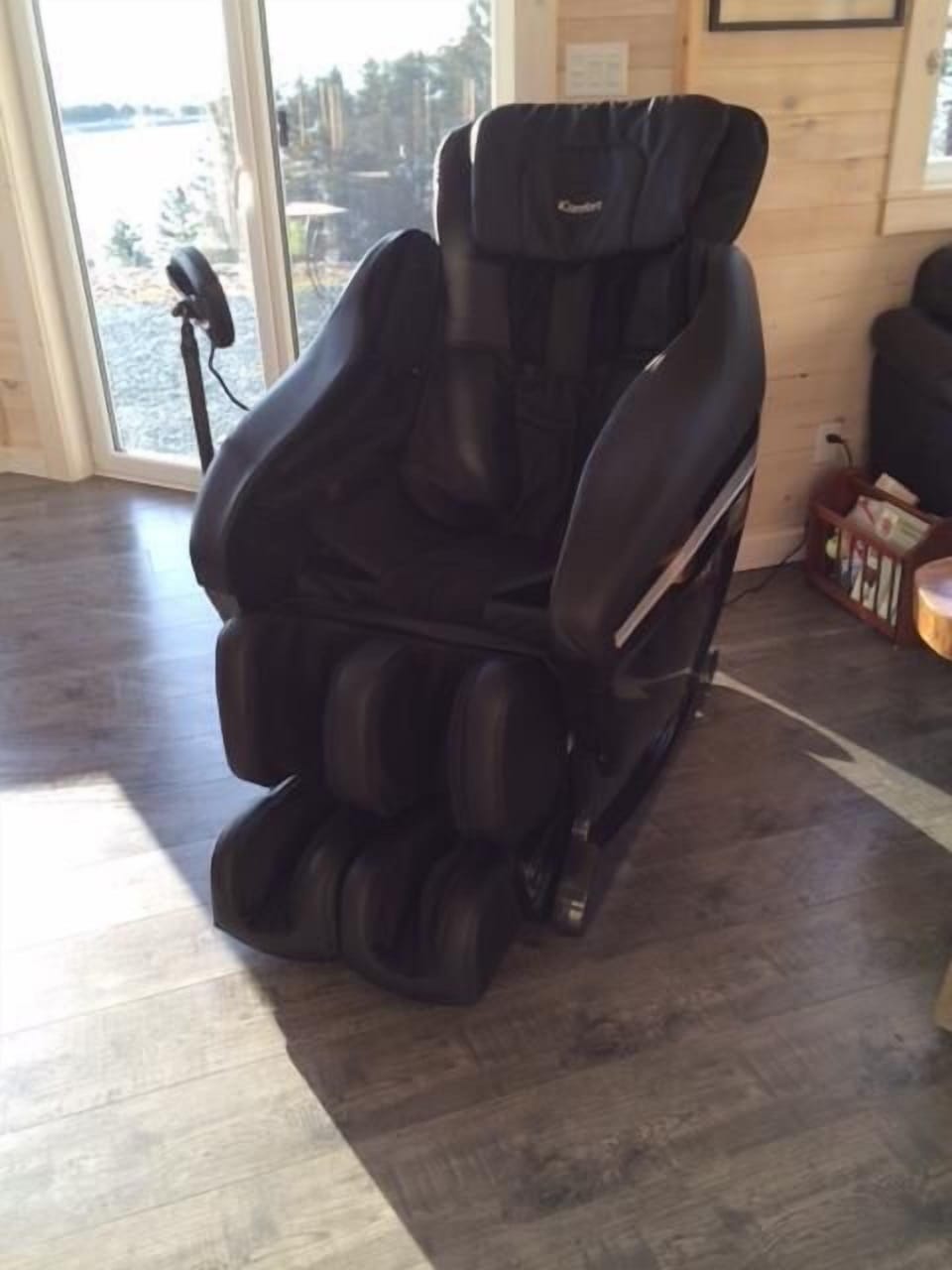 2014 IComfort deluxe full body massage chair. You will never leave!
