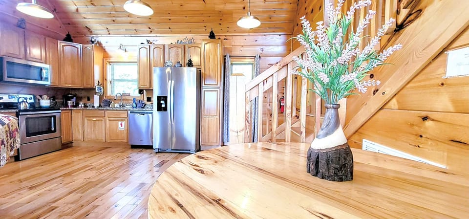 Dining Area opens to kitchen
