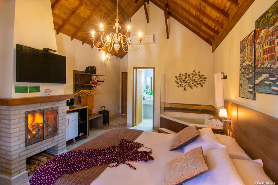 Luxury Suite, Jetted Tub | Private spa tub