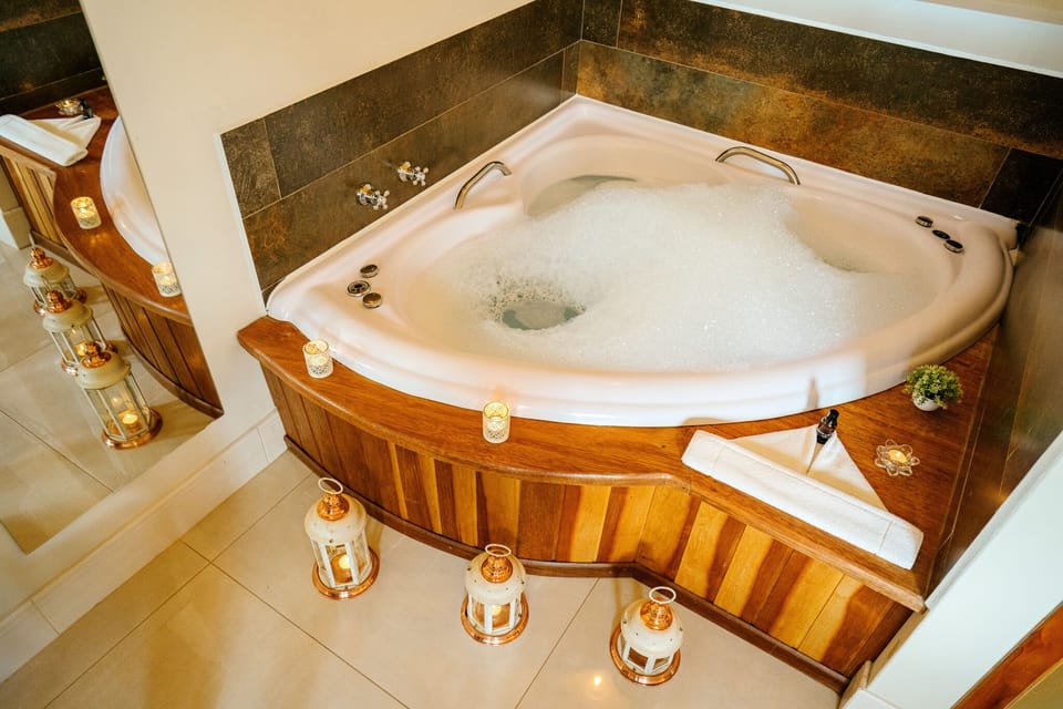 Deluxe Chalet, Hot Tub | Private spa tub