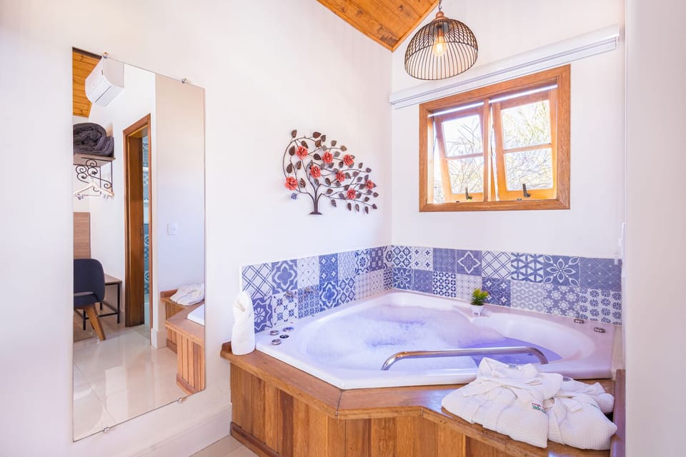 Luxury Suite, Jetted Tub | Jetted tub