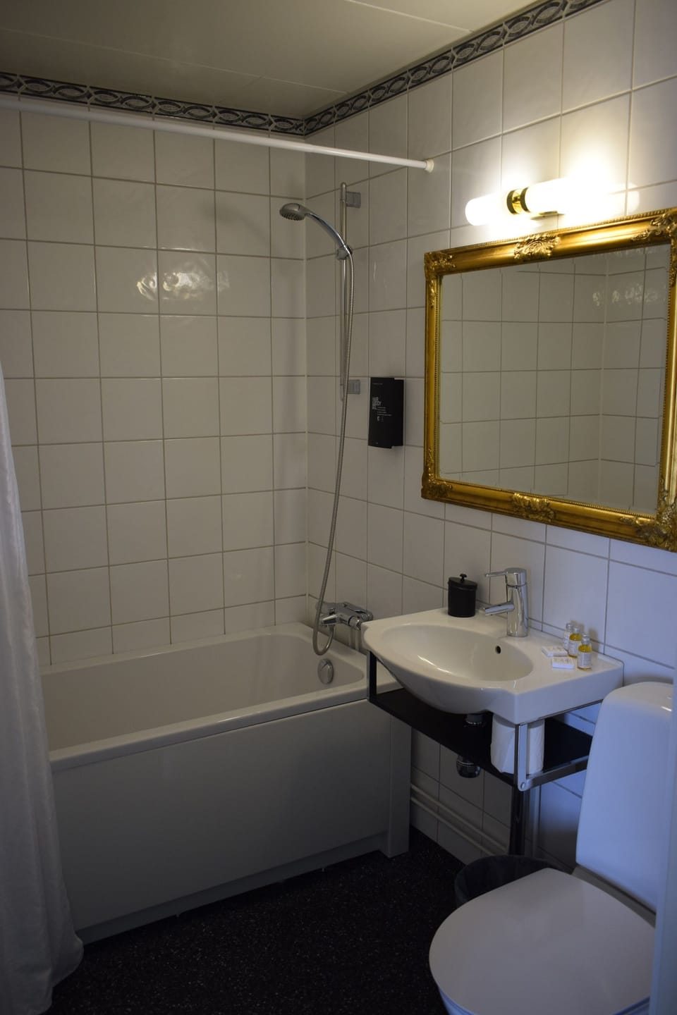 Free toiletries, hair dryer, bathrobes, towels