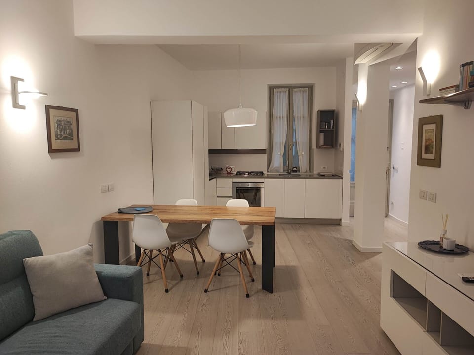 Comfort Suite, 1 Bedroom | Private kitchen | Fridge, coffee/tea maker, electric kettle