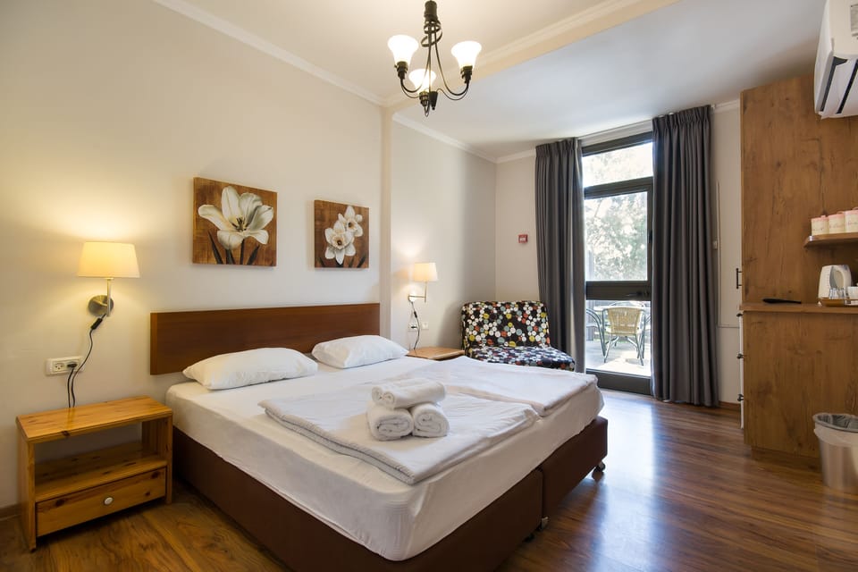 Free WiFi, bed sheets