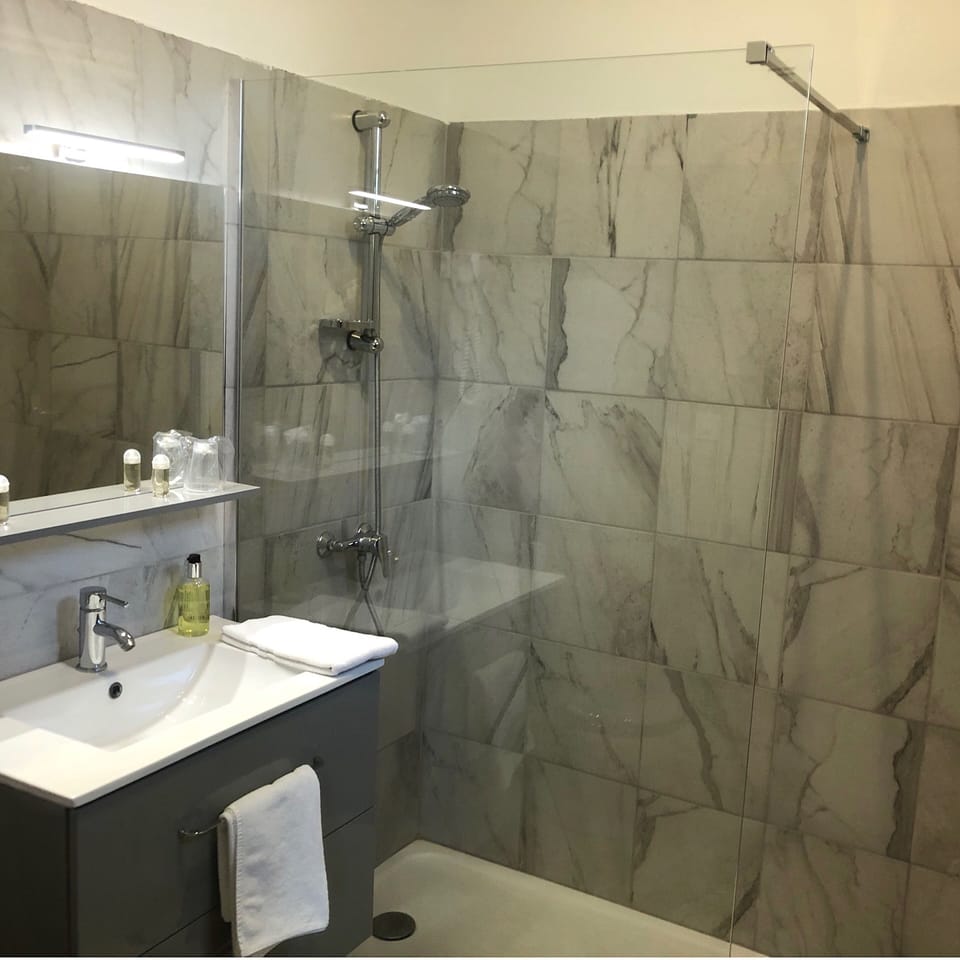 Comfort Room, Multiple Beds, Non Smoking | Bathroom shower