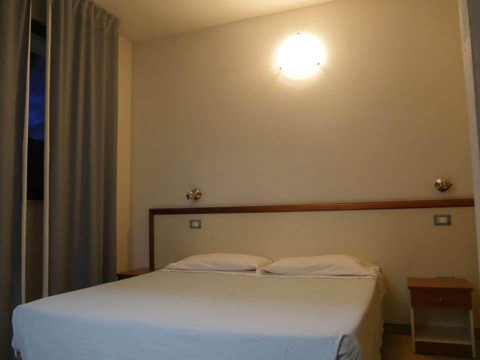 Double Room | 1 bedroom, desk, free WiFi, bed sheets