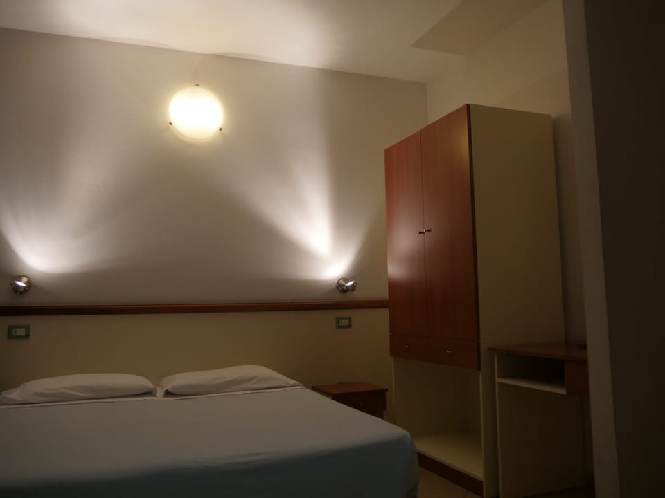 Triple Room | 1 bedroom, desk, free WiFi, bed sheets