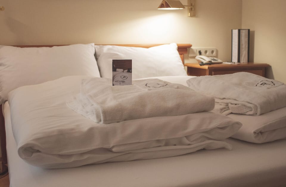 Superior Single Room | In-room safe, desk, WiFi (free)