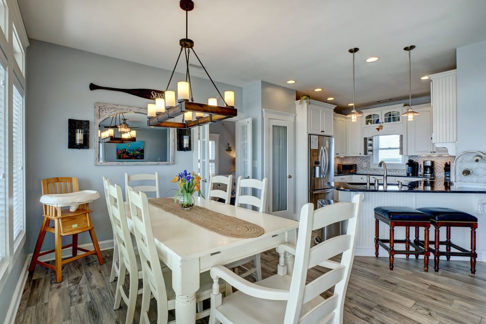 Kitchen/dining area. Dining table expands for more seating