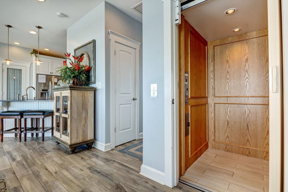 Main floor greatroom w/ elevator access