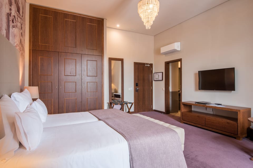In-room safe, desk, soundproofing, WiFi (free)