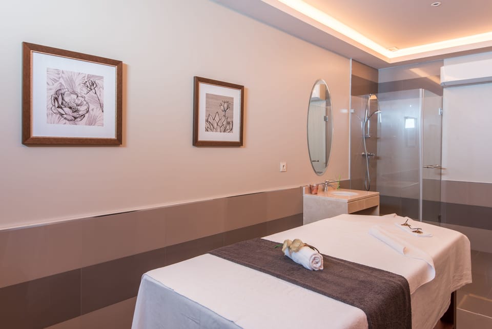 Sauna, hot tub, steam room