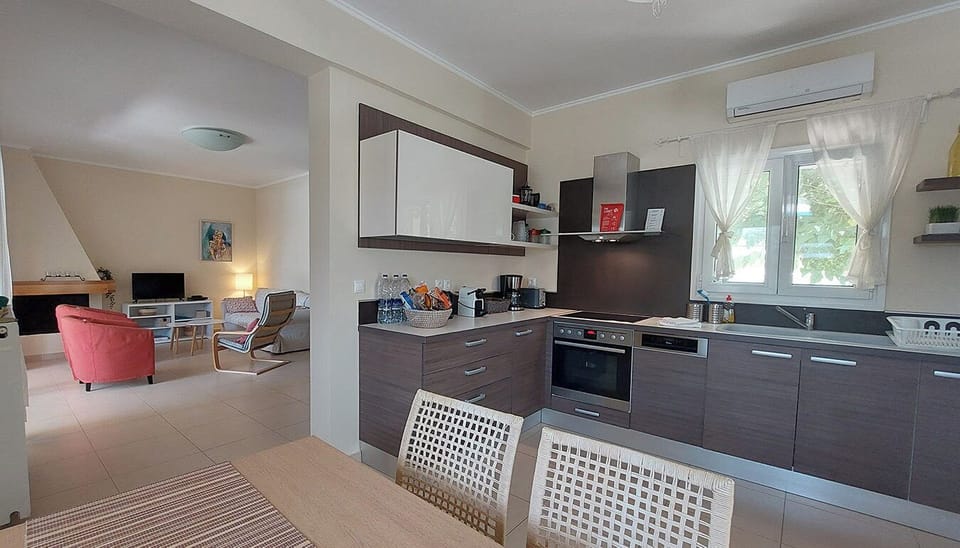 Kitchen & Lounge