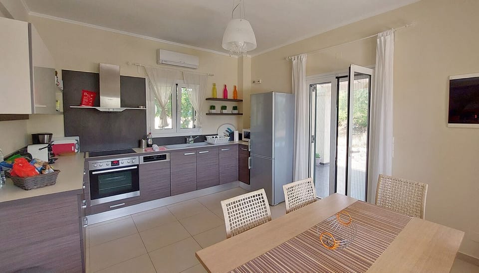 Kitchen and dining table
