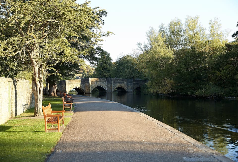 Nearby is the small market town of Bakewell located on the River Wye