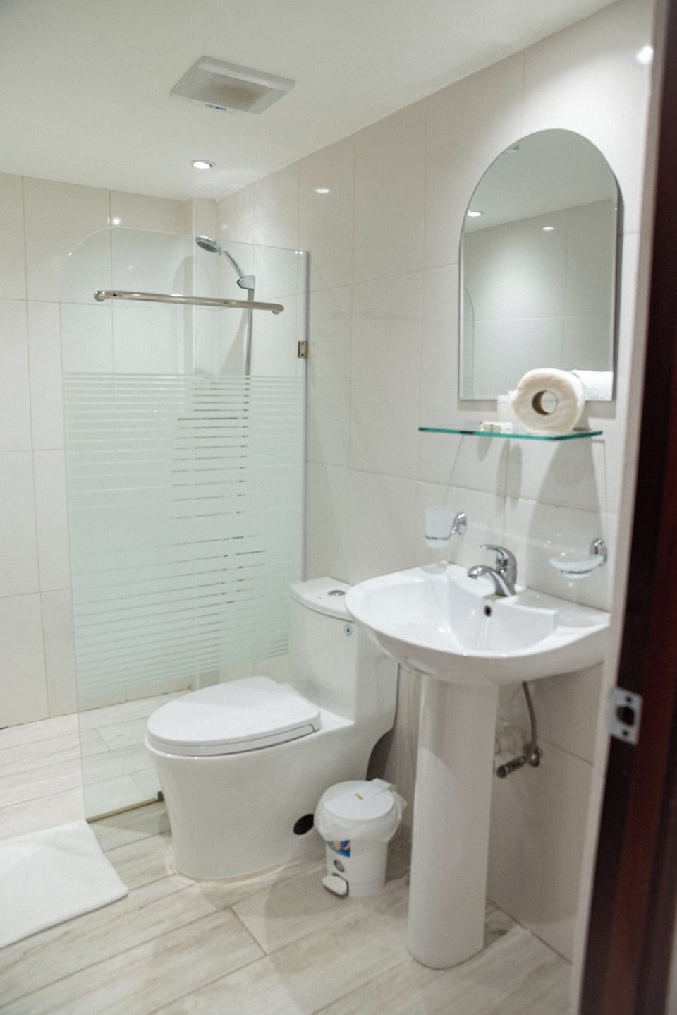 Quadruple Room, 2 Bedrooms | Bathroom | Shower, hydromassage showerhead, towels