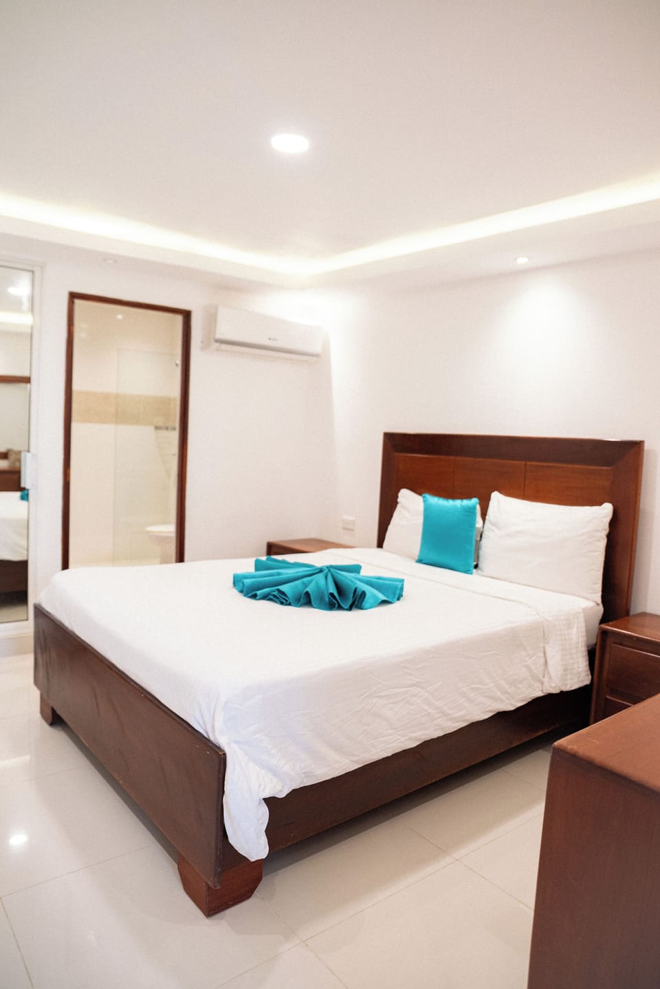 Junior Studio Suite | In-room safe, individually decorated, individually furnished, desk