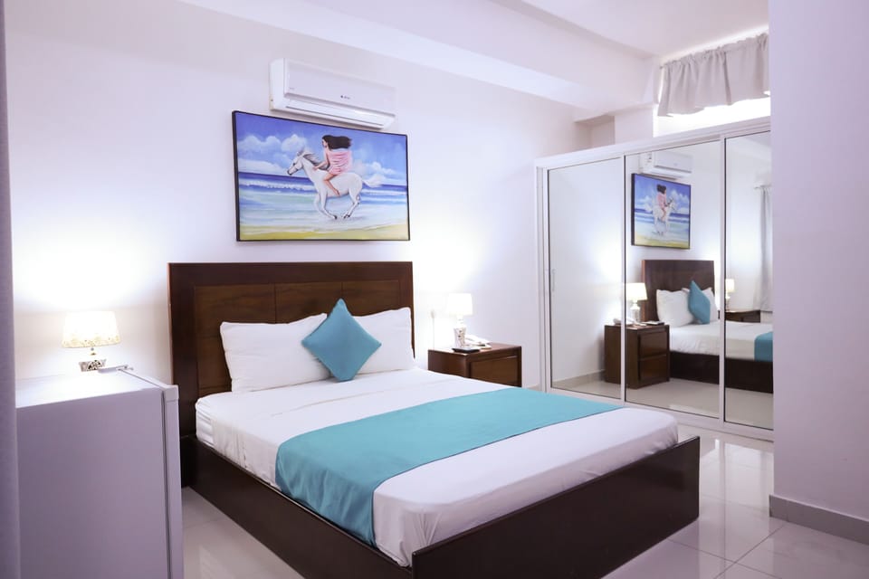 Standard Room 1 Bed | In-room safe, individually decorated, individually furnished, desk
