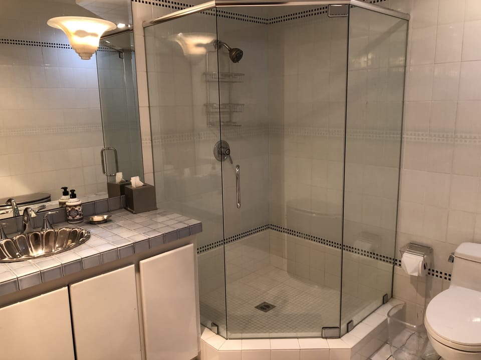 Attached guest bath