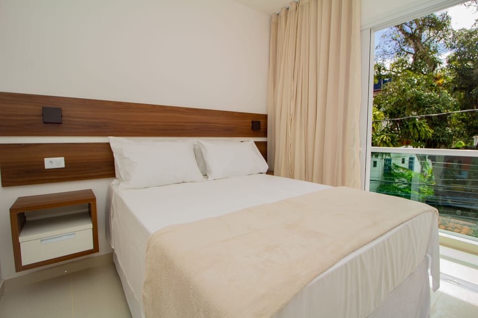 Flat Duplo Luxo com Varanda | Frette Italian sheets, premium bedding, pillowtop beds, in-room safe