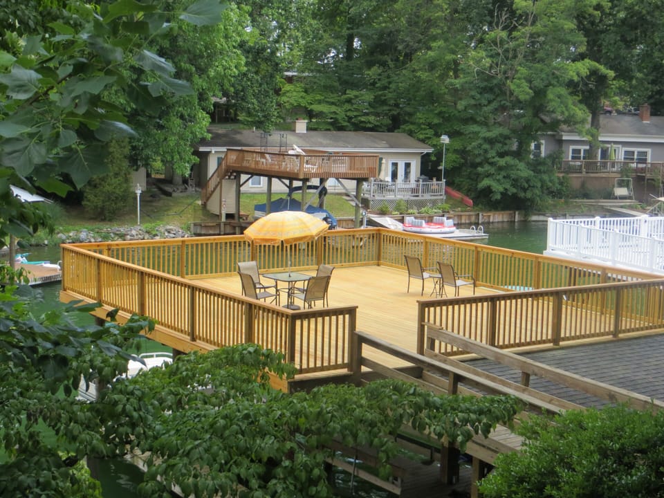 Dock deck