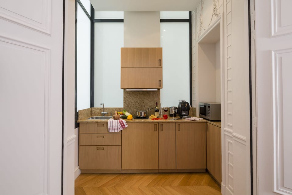 Suite Prestige | Private kitchenette | Coffee/tea maker, electric kettle