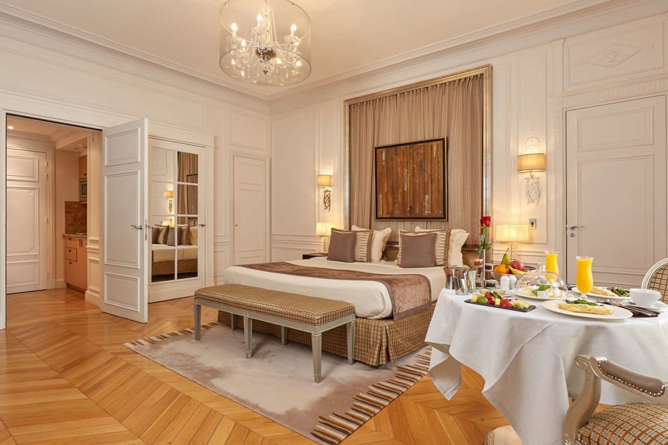 Grand Room (Deluxe) | Premium bedding, pillowtop beds, in-room safe, desk