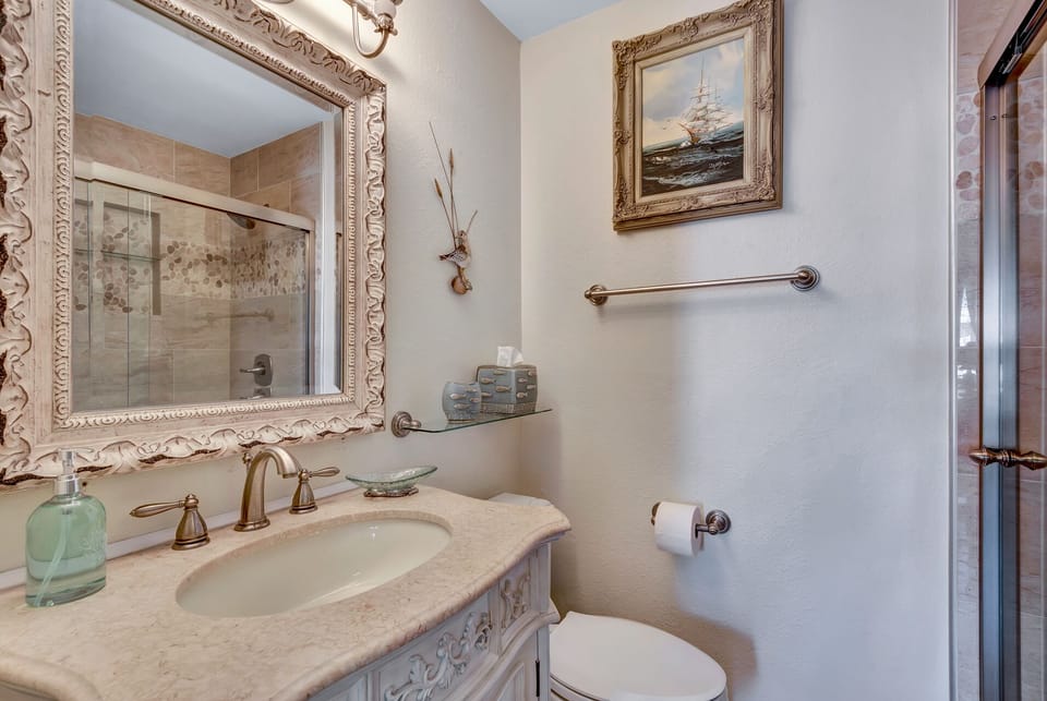 Bathroom attached to 2nd master bedroom