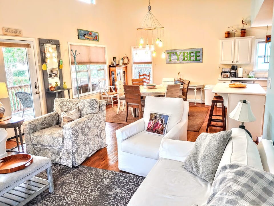 view of LR, dining and kitchen. Comfy Porch is just off this area 