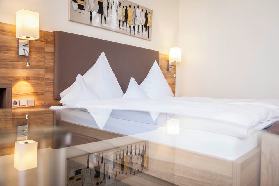 Double Room | In-room safe, individually decorated, individually furnished, desk