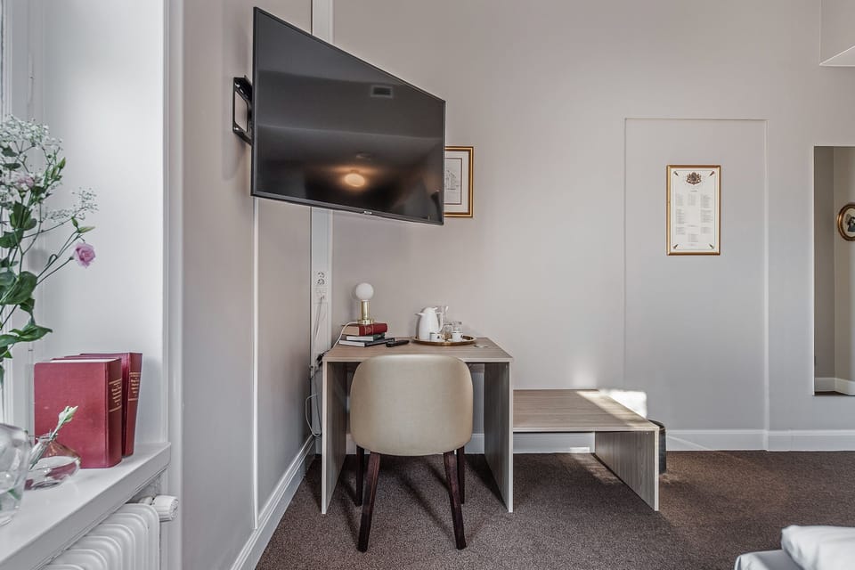 Big Classic Double Room | Desk, blackout drapes, soundproofing, iron/ironing board (on request)