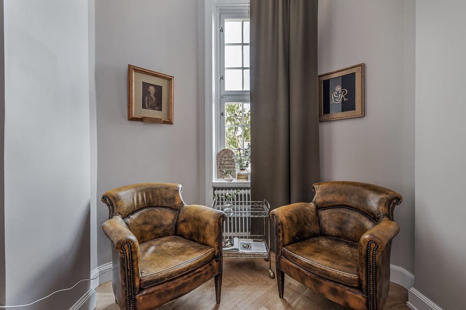 Grand Room | Desk, blackout drapes, soundproofing, iron/ironing board (on request)