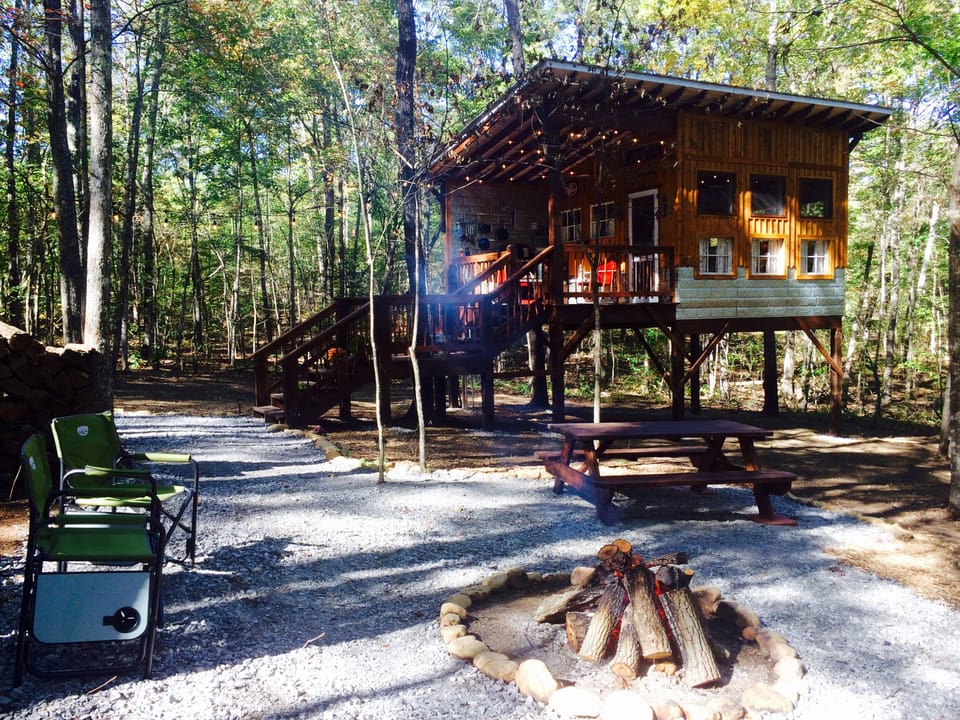 Camp chairs and a fire side picnic table
