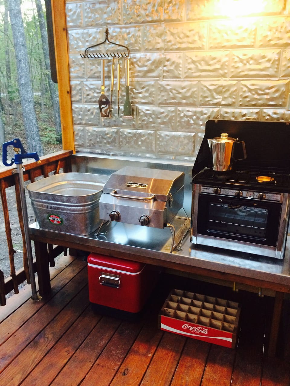 Outdoor kitchen with an outdoor heater 