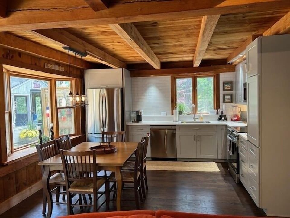 Exposed beam modern kitchen