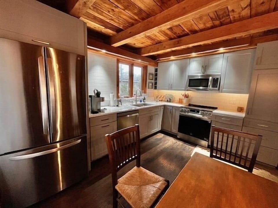 Fully applianced Kitchen