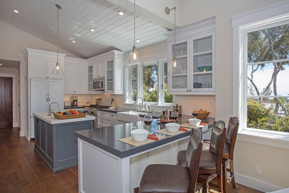 Breakfast Bar seating for 3 in the Casita