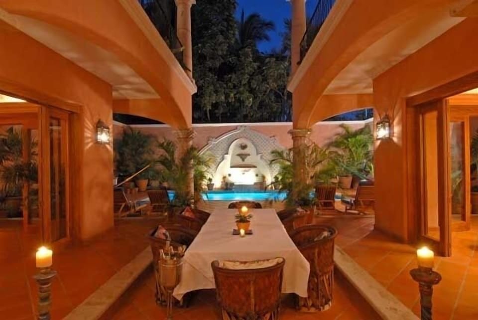 Dining with View of Fountain By Night