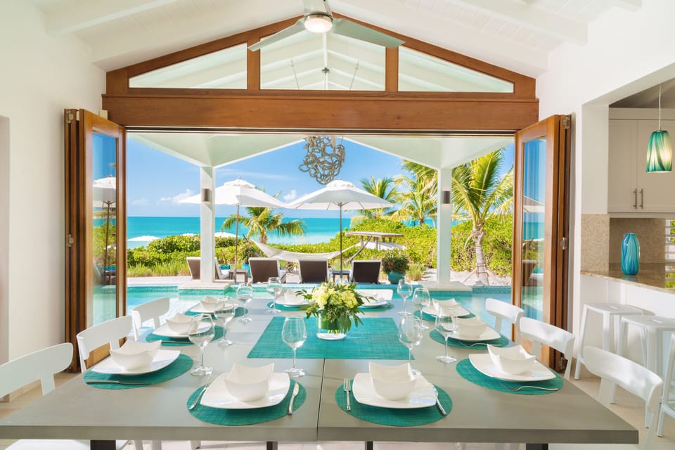 Sapphire Sunsets - Seats for 10 at the dining table overlooking the pool & ocean