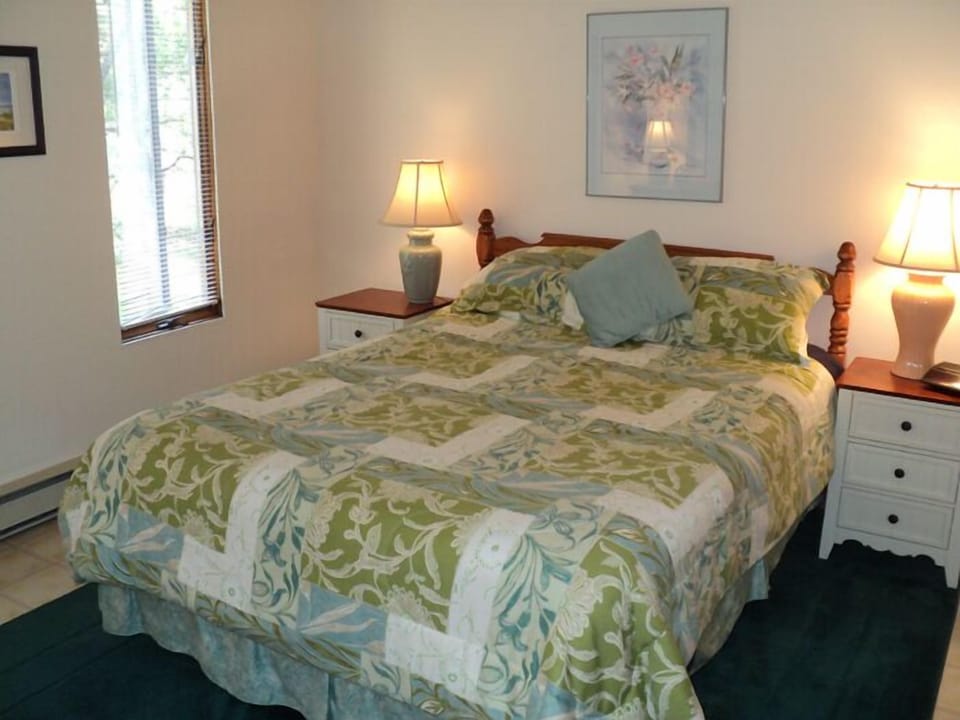 Queen Bedroom