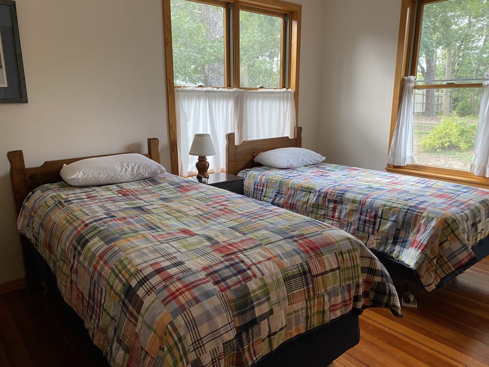 Bedroom with Twin Beds