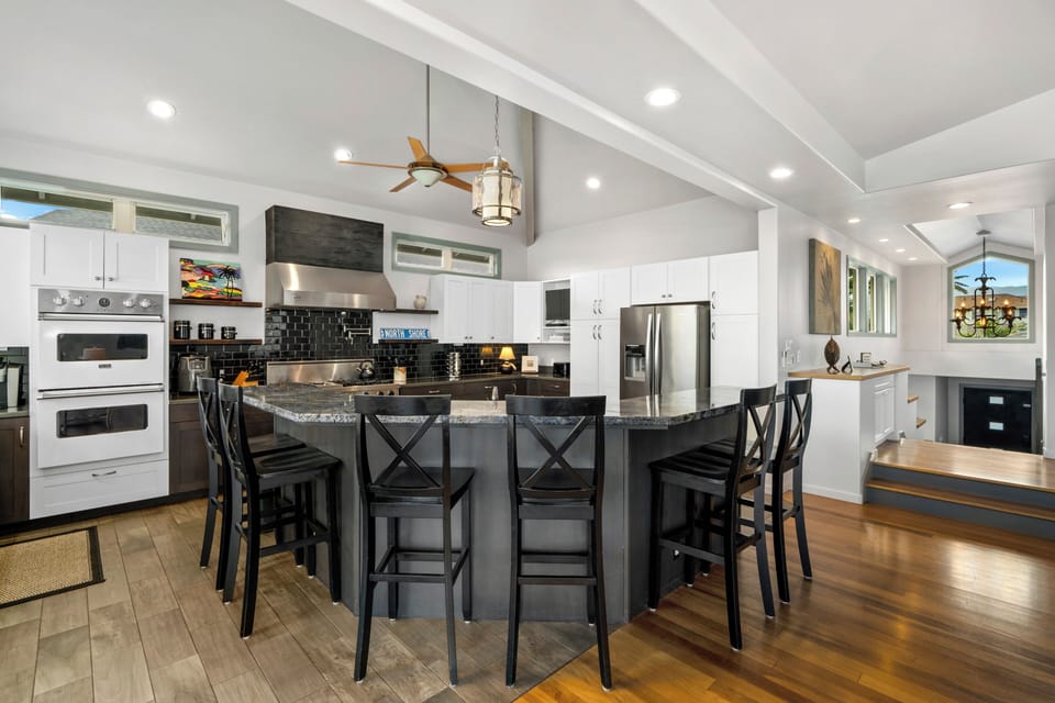 No such thing as too many cooks in this U Shape Kitchen with over-sized island