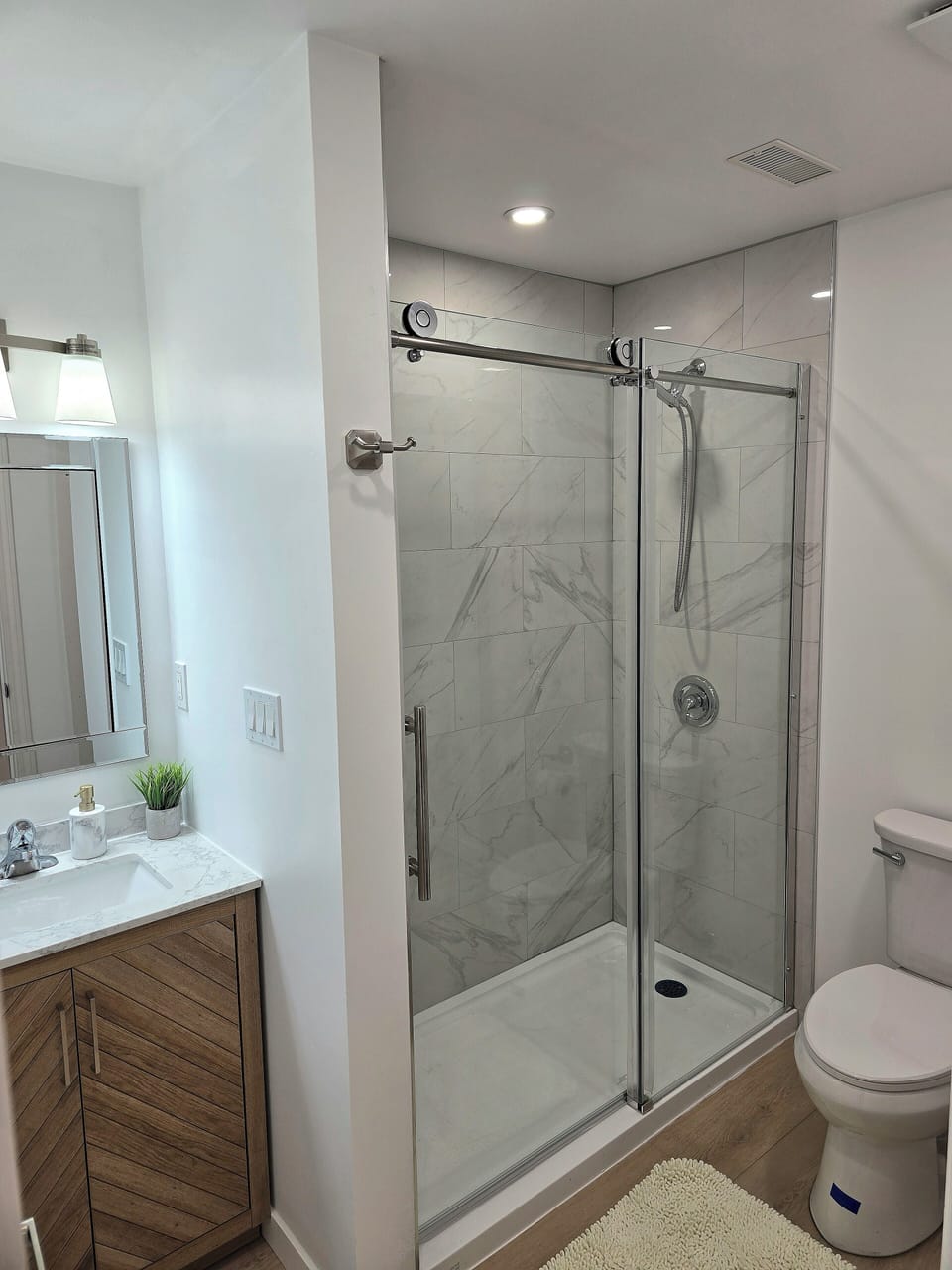 Lower Full Bathroom 