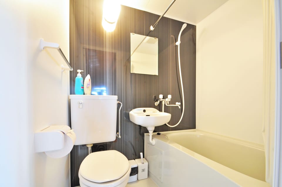 Private Vacation Home  (Wide Deck) | Bathroom | Free toiletries, hair dryer, towels