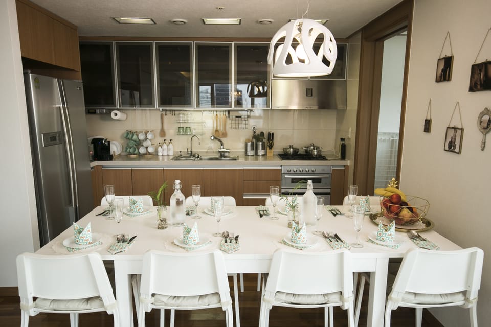 Luxury Apartment - Foreigner Only (Superior Cozy Home) | In-room dining