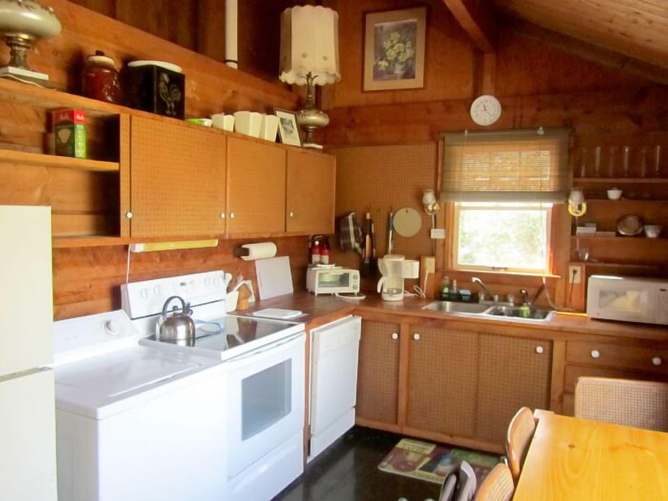 Fully applianced Kitchen