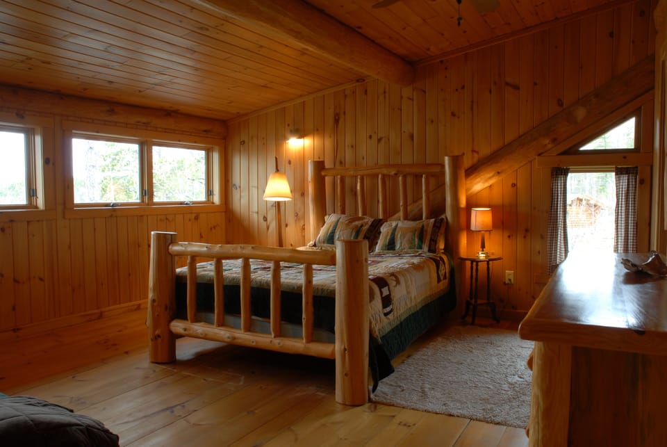 Enclosed loft bedroom
With a private bathroom 