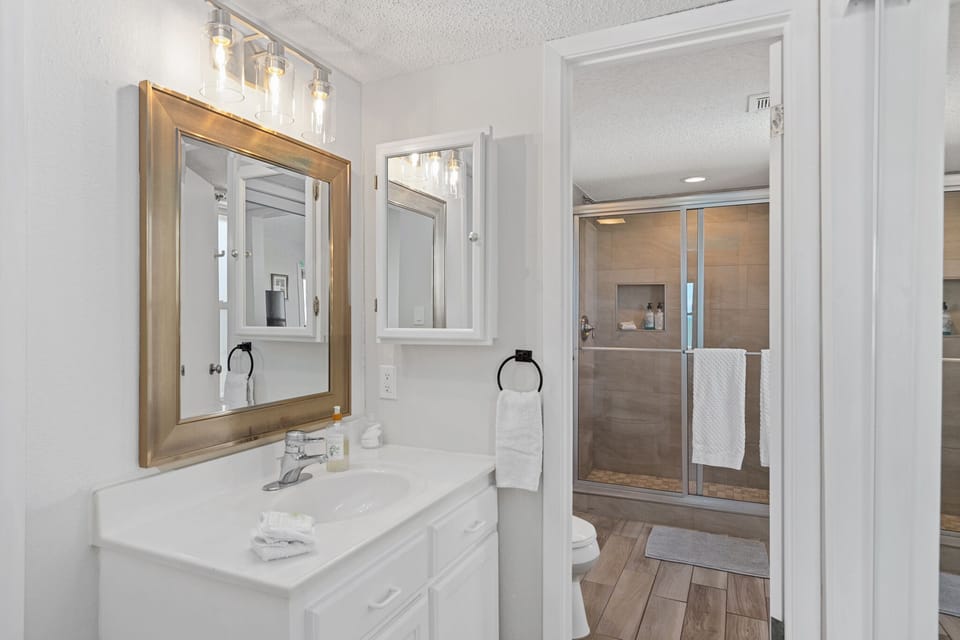 Master bedroom adjacent full bath. 